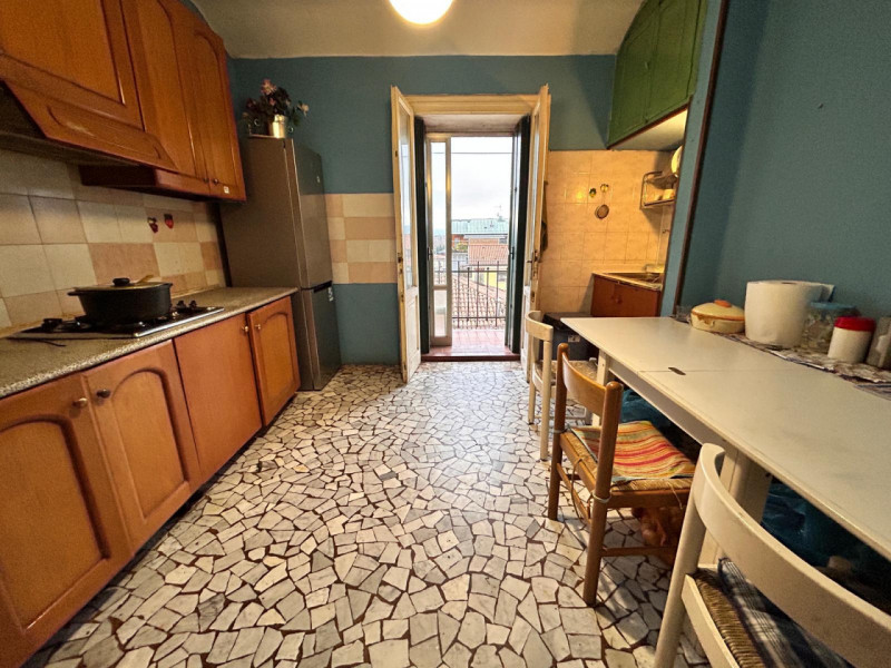 In zona residenziale, proponiamo in vendita un midi appartamento dagli spazi ben distribuiti, sit...