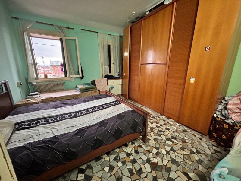 In zona residenziale, proponiamo in vendita un midi appartamento dagli spazi ben distribuiti, sit...