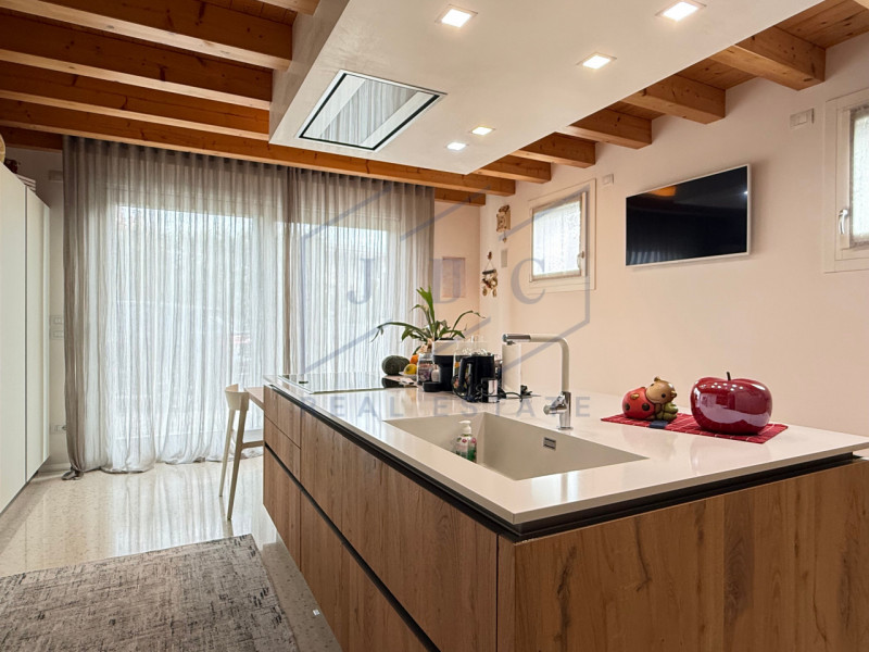 ODERZO - (TV) 
Modernità, luce, armonia! A pochi minuti dal cuore del centro storico di Oderzo, p...