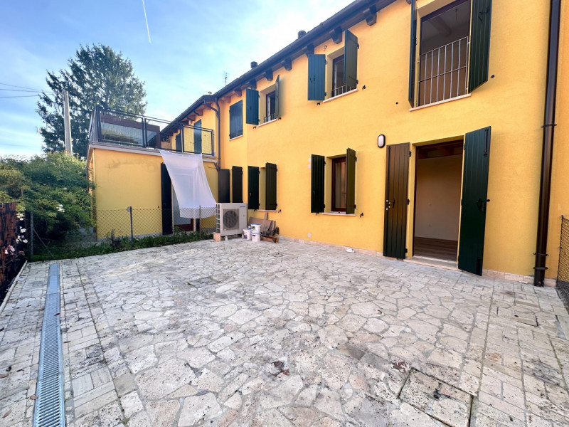 Brusegana. Euro 375.000 prezzo non trattabile. Casa schiera, su 2 livelli. 
Classe A4, ep 26,16 k...
