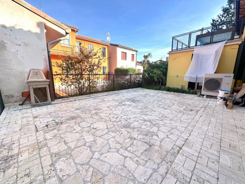 Brusegana. Euro 375.000 prezzo non trattabile. Casa schiera, su 2 livelli. 
Classe A4, ep 26,16 k...