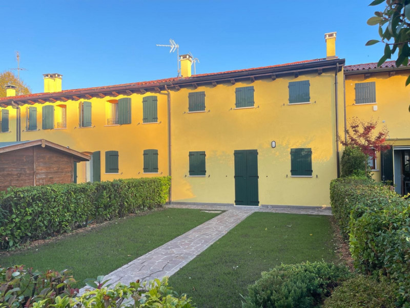 Brusegana. Euro 375.000 prezzo non trattabile. Casa schiera, su 2 livelli. 
Classe A4, ep 26,16 k...
