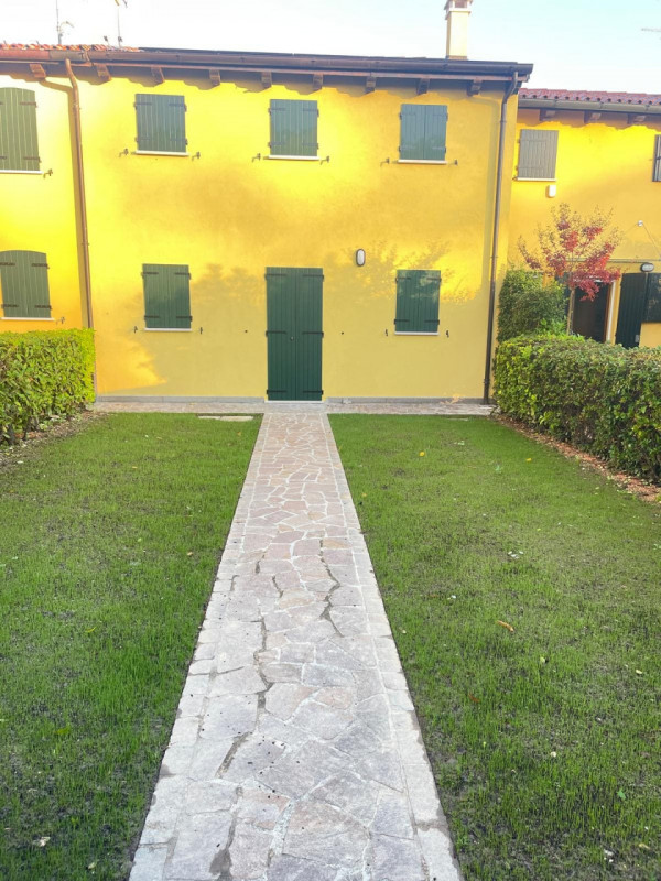 Brusegana. Euro 375.000 prezzo non trattabile. Casa schiera, su 2 livelli. 
Classe A4, ep 26,16 k...