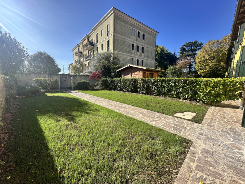 Brusegana. Euro 375.000 prezzo non trattabile. Casa schiera, su 2 livelli. 
Classe A4, ep 26,16 k...