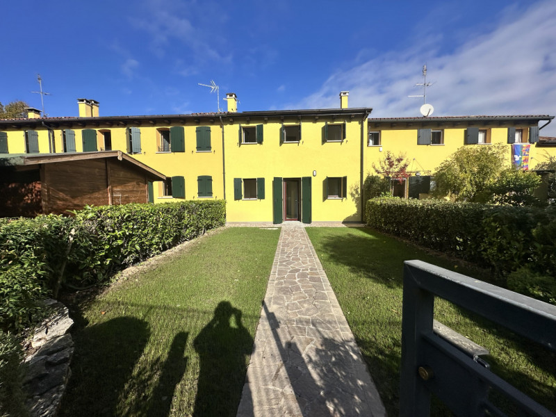 Brusegana. Euro 375.000 prezzo non trattabile. Casa schiera, su 2 livelli. 
Classe A4, ep 26,16 k...