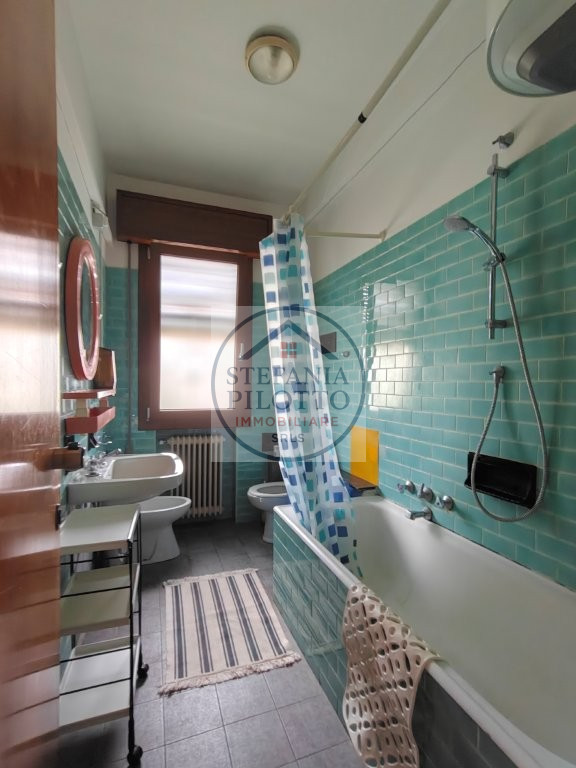 Corso Milano- Stefania Pilotto Immobiliare propone in affitto trilocale con posto bici. L'immobil...