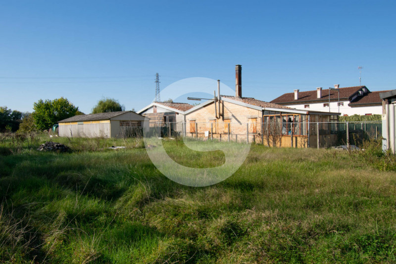 CAMPODARSEGO - (Località Bronzola) - Nel comune di Campodarsego, precisamente in località Bronzol...