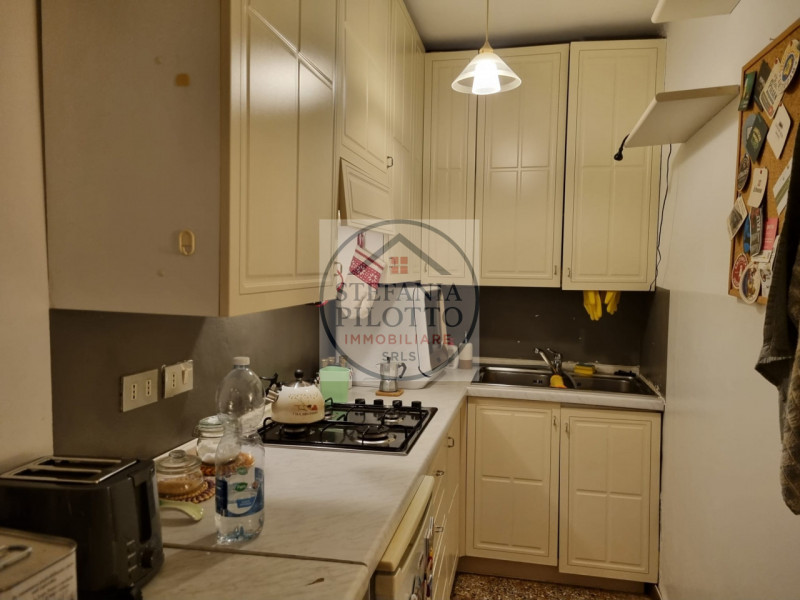 Adiacenze via San Francesco- Stefania Pilotto Immobiliare propone in vendita trilocale di 70 mq c...