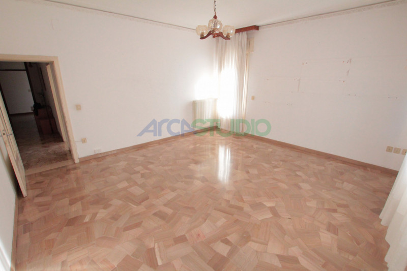 IN TRATTATIVA - Quinto Vicentino:  
Soluzione ideale se ami vivere in grandi spazi abitativi, com...