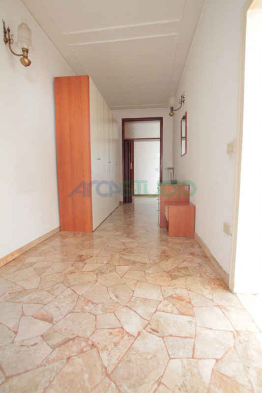 IN TRATTATIVA - Quinto Vicentino:  
Soluzione ideale se ami vivere in grandi spazi abitativi, com...