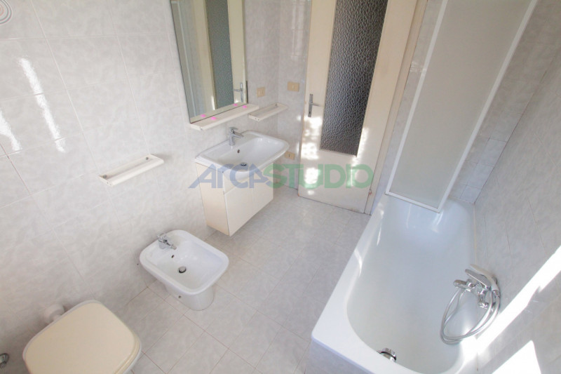 IN TRATTATIVA - Quinto Vicentino:  
Soluzione ideale se ami vivere in grandi spazi abitativi, com...