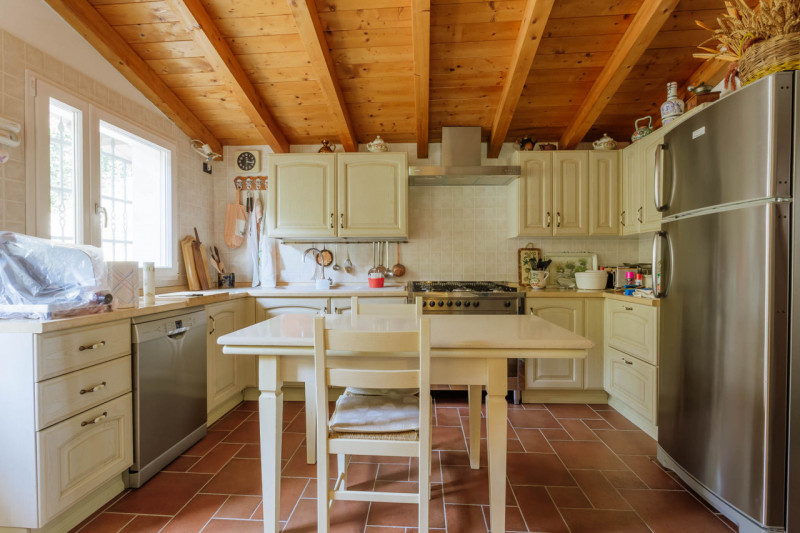 Galzignano Terme: Villa contemporanea situata in posizione aperta e panoramica; la proprietà di c...