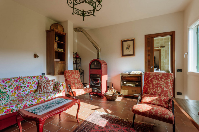 Galzignano Terme: Villa contemporanea situata in posizione aperta e panoramica; la proprietà di c...