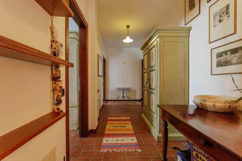 Galzignano Terme: Villa contemporanea situata in posizione aperta e panoramica; la proprietà di c...