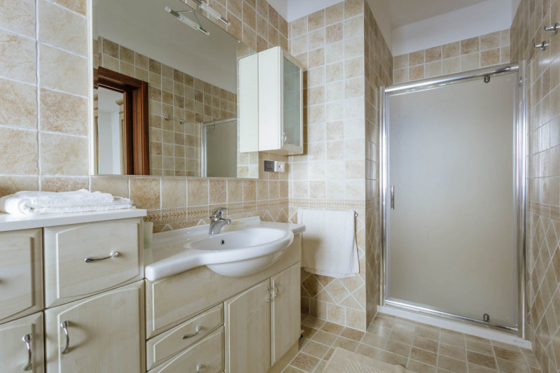 Galzignano Terme: Villa contemporanea situata in posizione aperta e panoramica; la proprietà di c...