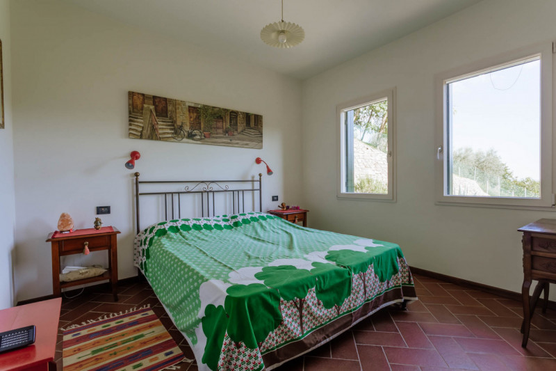 Galzignano Terme: Villa contemporanea situata in posizione aperta e panoramica; la proprietà di c...