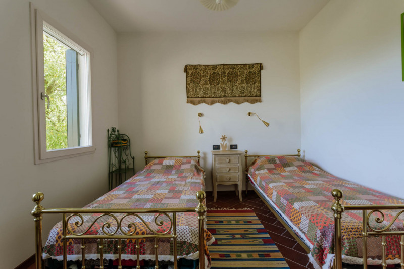 Galzignano Terme: Villa contemporanea situata in posizione aperta e panoramica; la proprietà di c...