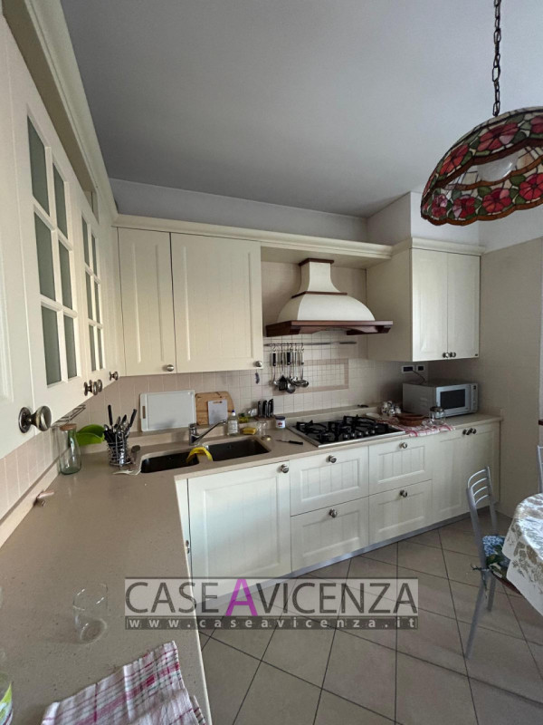 Camisano Vicentino (VI) C.E. in corso di definizione - Proponiamo ESCLUSIVO appartamento sito a p...