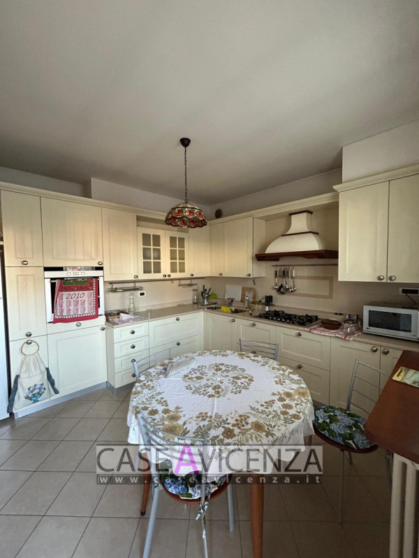 Camisano Vicentino (VI) C.E. in corso di definizione - Proponiamo ESCLUSIVO appartamento sito a p...