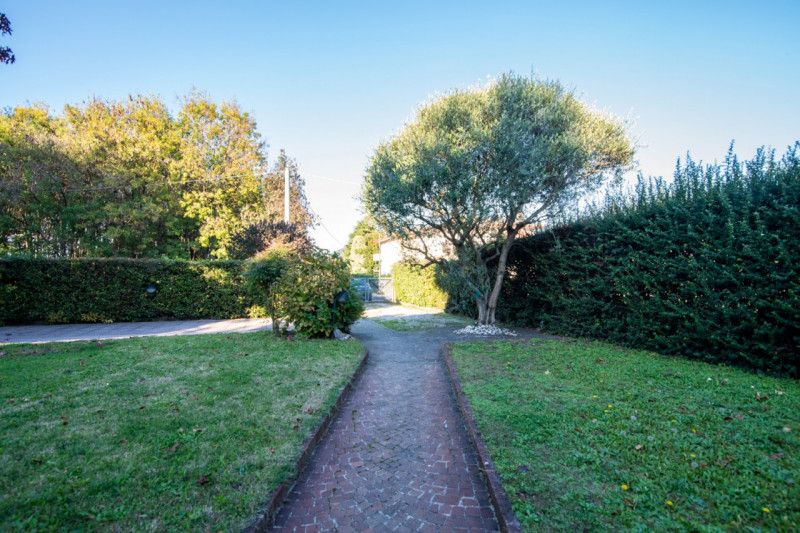 TORREGLIA Vic. ABANO TERME  Proponiamo in vendita una raffinata villa contemporanea di 230 mq sit...