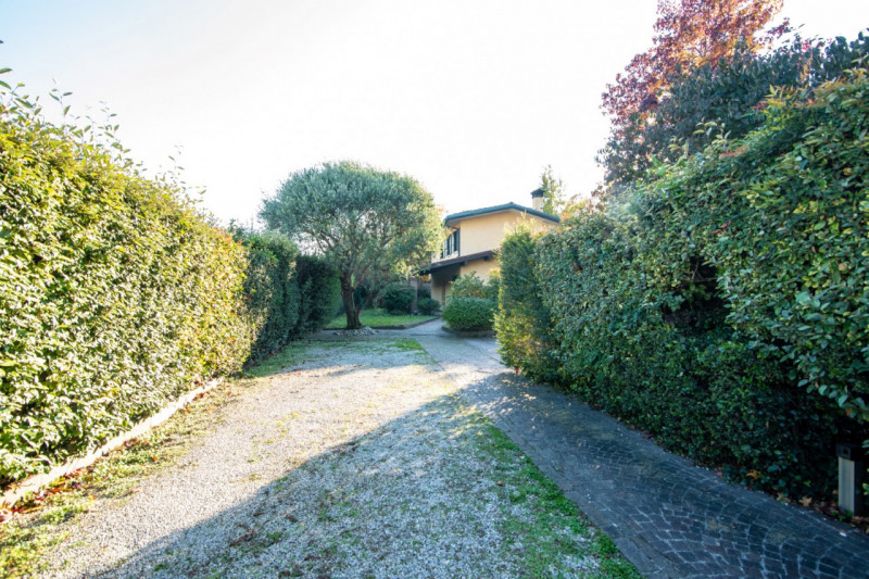 TORREGLIA Vic. ABANO TERME  Proponiamo in vendita una raffinata villa contemporanea di 230 mq sit...