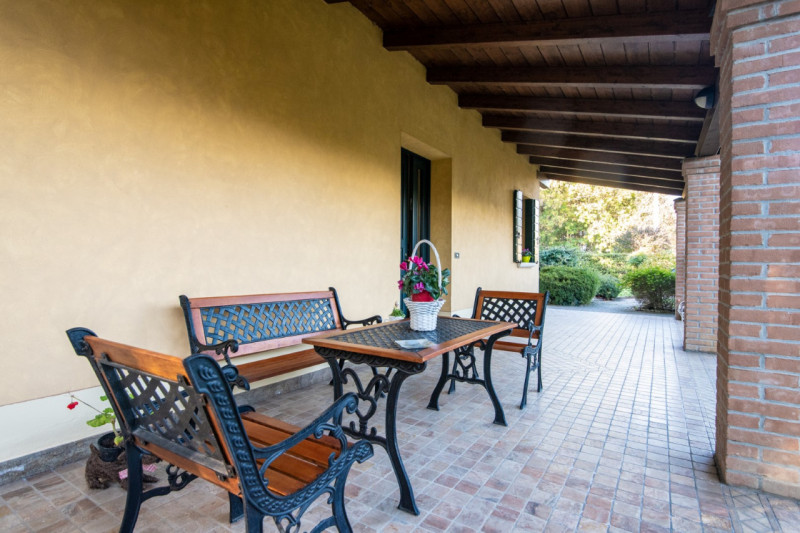 TORREGLIA Vic. ABANO TERME  Proponiamo in vendita una raffinata villa contemporanea di 230 mq sit...