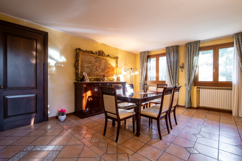 TORREGLIA Vic. ABANO TERME  Proponiamo in vendita una raffinata villa contemporanea di 230 mq sit...