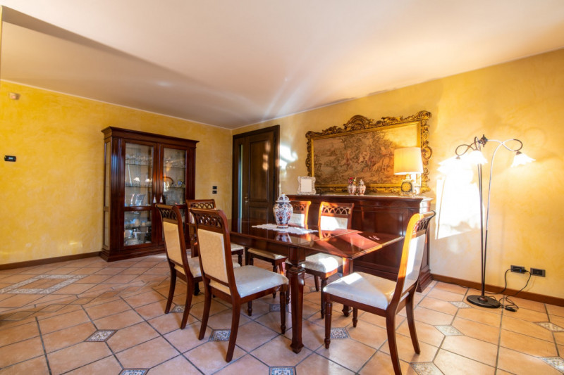 TORREGLIA Vic. ABANO TERME  Proponiamo in vendita una raffinata villa contemporanea di 230 mq sit...