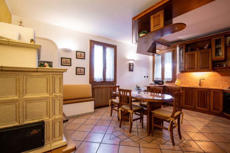 TORREGLIA Vic. ABANO TERME  Proponiamo in vendita una raffinata villa contemporanea di 230 mq sit...