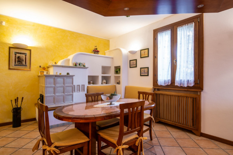 TORREGLIA Vic. ABANO TERME  Proponiamo in vendita una raffinata villa contemporanea di 230 mq sit...