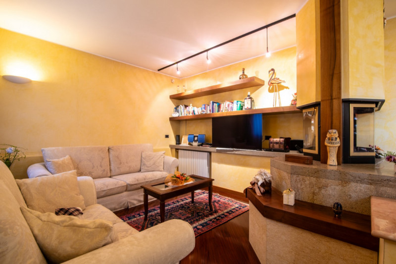 TORREGLIA Vic. ABANO TERME  Proponiamo in vendita una raffinata villa contemporanea di 230 mq sit...