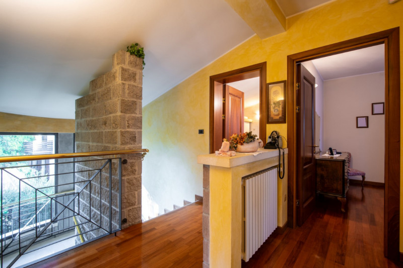 TORREGLIA Vic. ABANO TERME  Proponiamo in vendita una raffinata villa contemporanea di 230 mq sit...