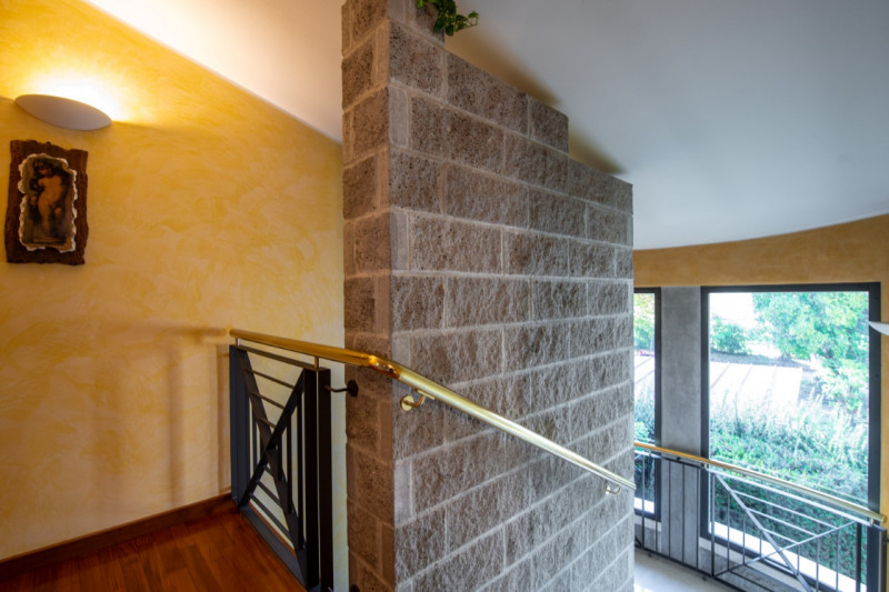 TORREGLIA Vic. ABANO TERME  Proponiamo in vendita una raffinata villa contemporanea di 230 mq sit...