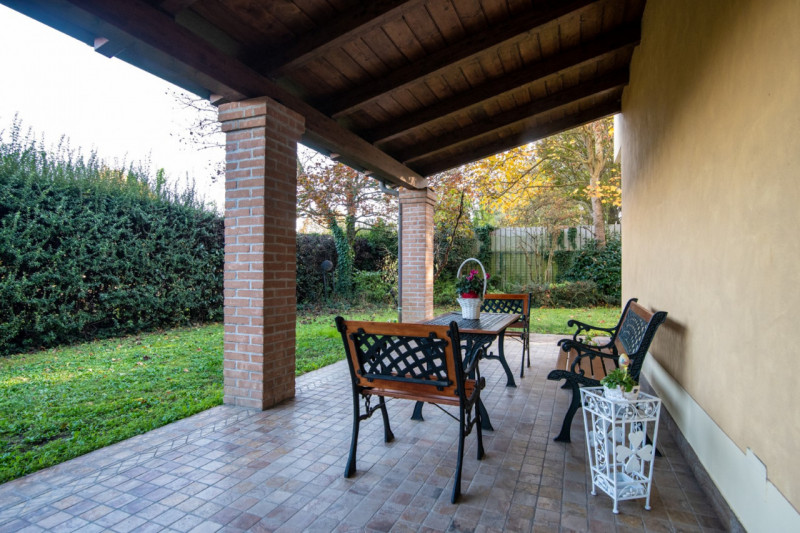 TORREGLIA Vic. ABANO TERME  Proponiamo in vendita una raffinata villa contemporanea di 230 mq sit...