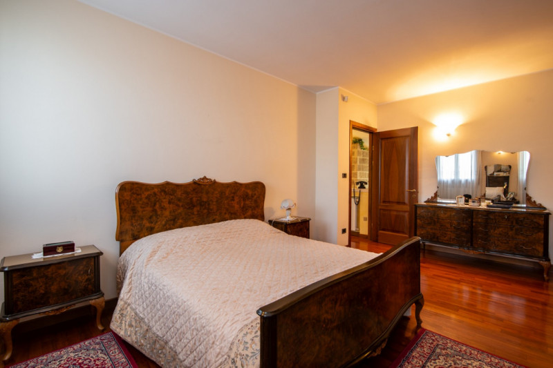 TORREGLIA Vic. ABANO TERME  Proponiamo in vendita una raffinata villa contemporanea di 230 mq sit...