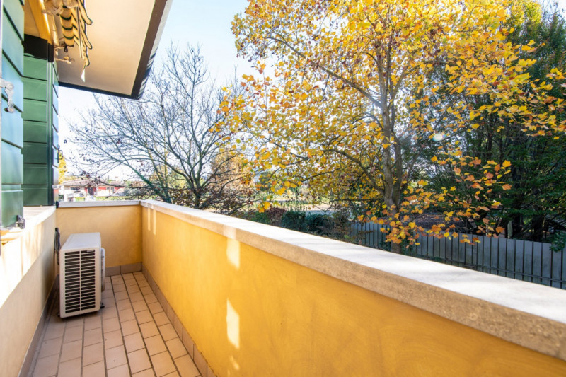 TORREGLIA Vic. ABANO TERME  Proponiamo in vendita una raffinata villa contemporanea di 230 mq sit...