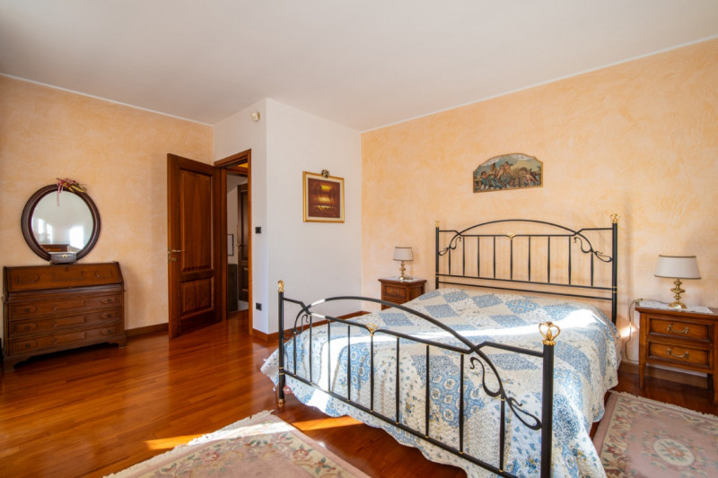 TORREGLIA Vic. ABANO TERME  Proponiamo in vendita una raffinata villa contemporanea di 230 mq sit...