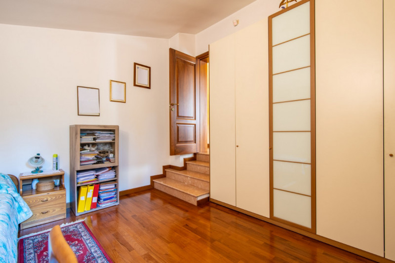 TORREGLIA Vic. ABANO TERME  Proponiamo in vendita una raffinata villa contemporanea di 230 mq sit...