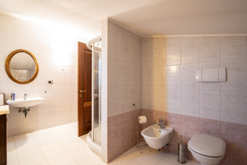 TORREGLIA Vic. ABANO TERME  Proponiamo in vendita una raffinata villa contemporanea di 230 mq sit...