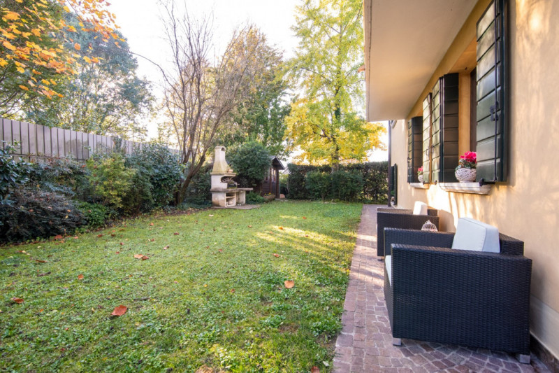 TORREGLIA Vic. ABANO TERME  Proponiamo in vendita una raffinata villa contemporanea di 230 mq sit...