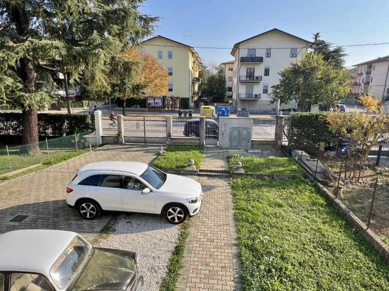 GRAZIOSO BICAMERE BISERVIZI CON TERRAZZO E GARAGE IN VENDITA A VICENZA SANTA BERTILLA - RIF. 8304...