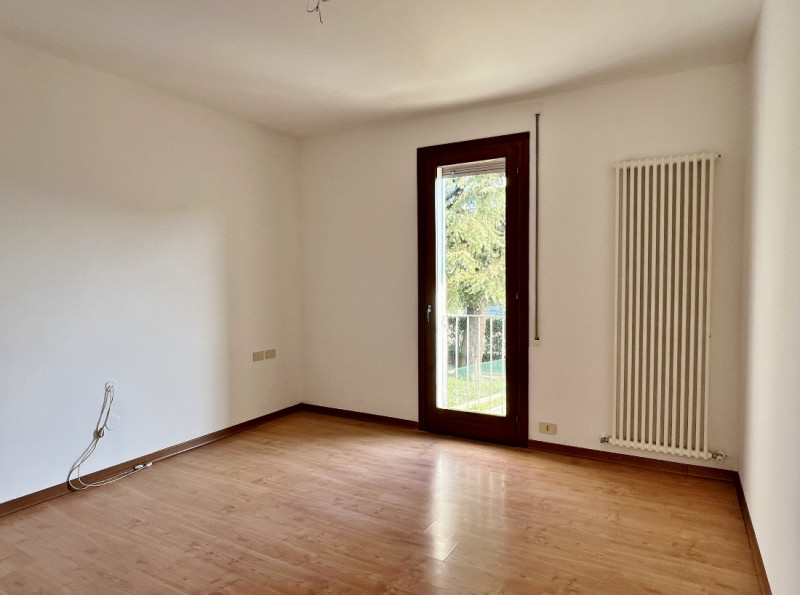 GRAZIOSO BICAMERE BISERVIZI CON TERRAZZO E GARAGE IN VENDITA A VICENZA SANTA BERTILLA - RIF. 8304...