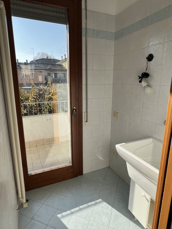 GRAZIOSO BICAMERE BISERVIZI CON TERRAZZO E GARAGE IN VENDITA A VICENZA SANTA BERTILLA - RIF. 8304...