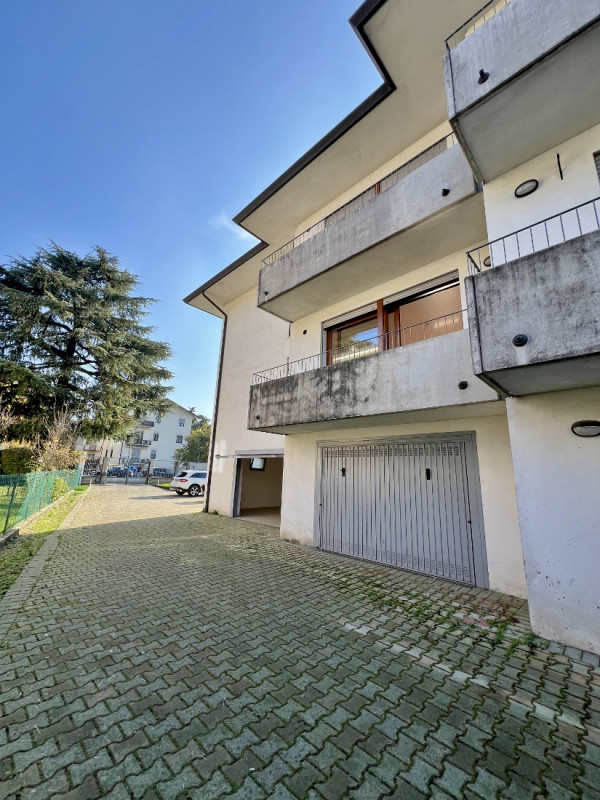 GRAZIOSO BICAMERE BISERVIZI CON TERRAZZO E GARAGE IN VENDITA A VICENZA SANTA BERTILLA - RIF. 8304...
