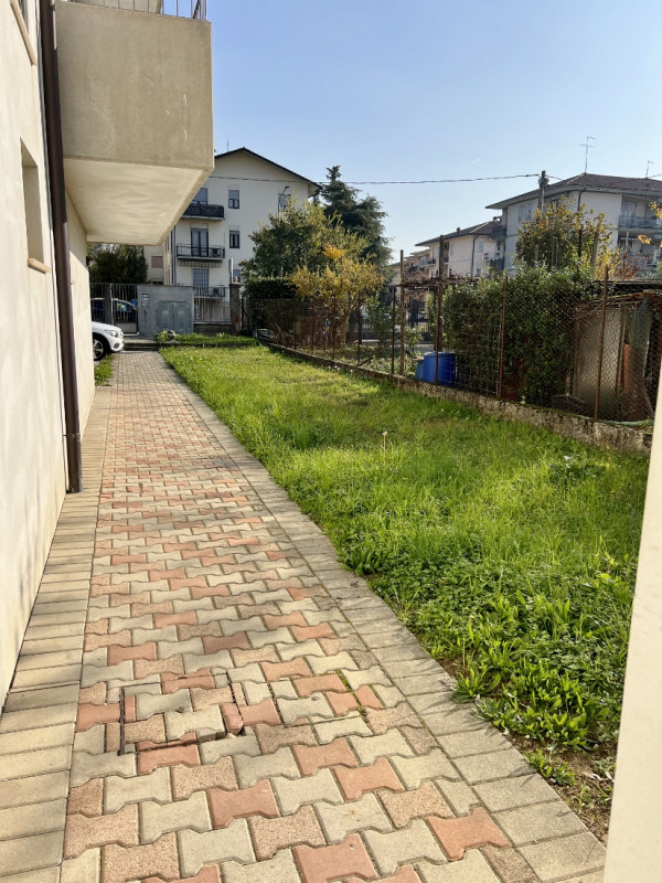 GRAZIOSO BICAMERE BISERVIZI CON TERRAZZO E GARAGE IN VENDITA A VICENZA SANTA BERTILLA - RIF. 8304...