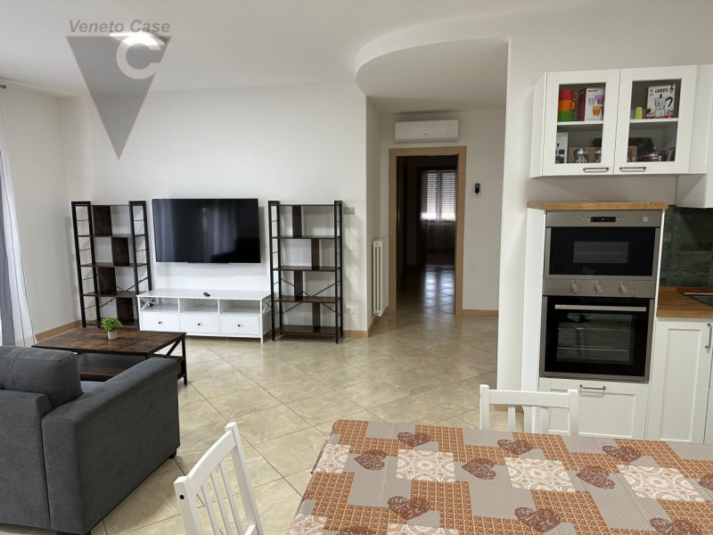 Affittasi stanza di 15mq a uso singola per studentessa su appartamento ristrutturato a nuovo di g...