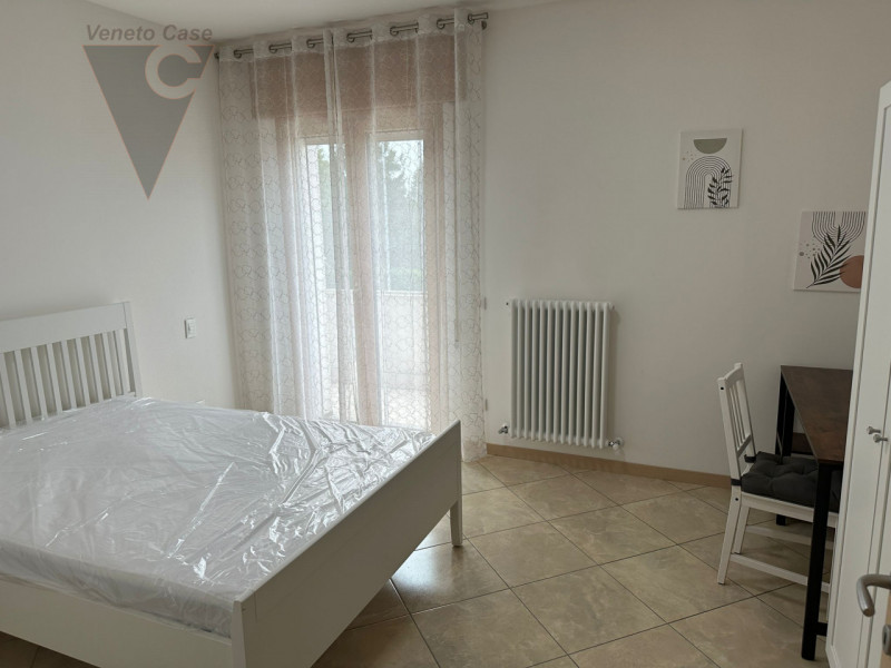 Affittasi stanza di 15mq a uso singola per studentessa su appartamento ristrutturato a nuovo di g...