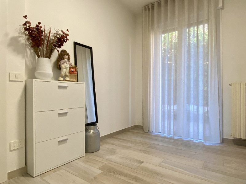 A Sandrigo, in una tranquilla via chiusa al traffico e a pochi passi dal centro, sorge questo ele...