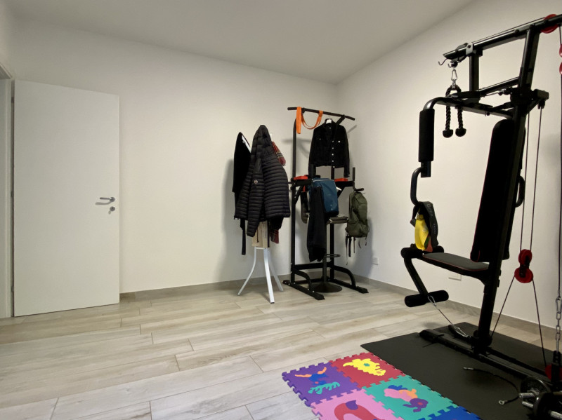 A Sandrigo, in una tranquilla via chiusa al traffico e a pochi passi dal centro, sorge questo ele...