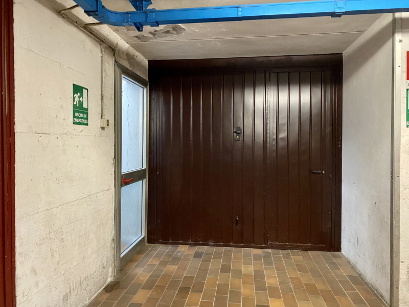 A Sandrigo, in una tranquilla via chiusa al traffico e a pochi passi dal centro, sorge questo ele...